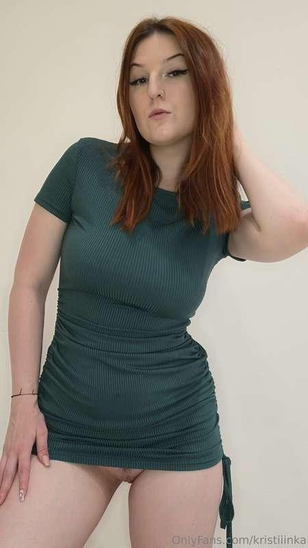 Koupila jsem si nové šaty.😋 Co říkáš na délku?🥵 Na léto ideá..