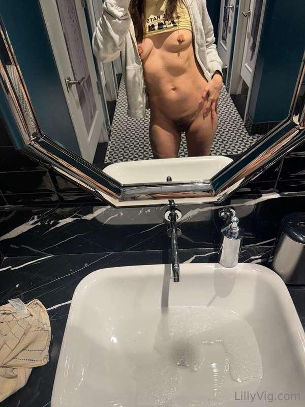 bend me over the bathroom counter & make me watch as you rai..