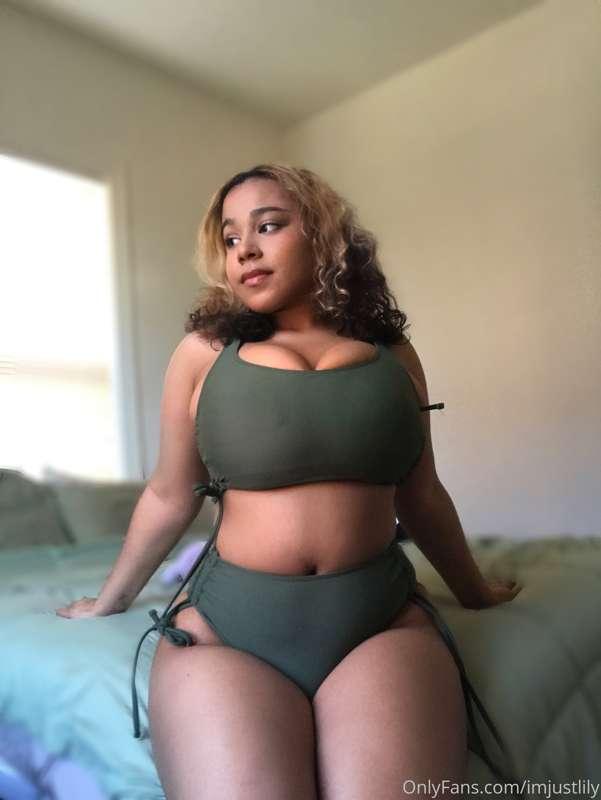 My first post on here, feel free to ask me anything! 🥰😈🌸 
p...