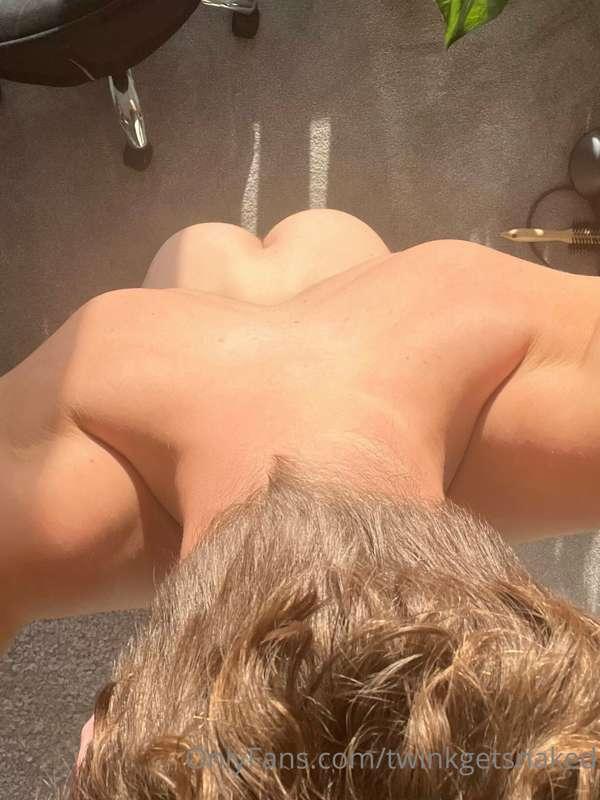 gotta make sure the tan is even 😉