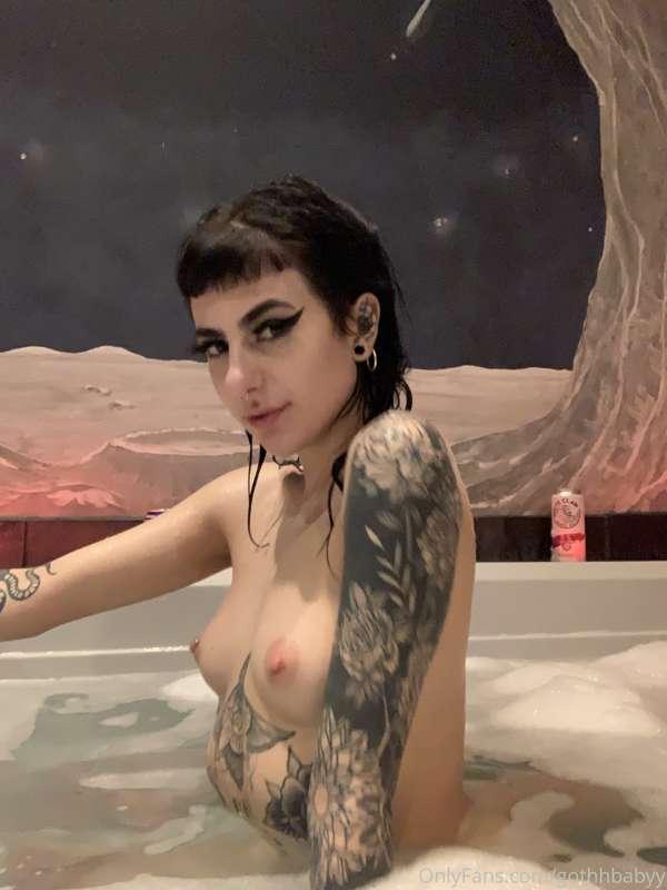 Send me a $5+ tip to receive a bath video + custom photo ser..