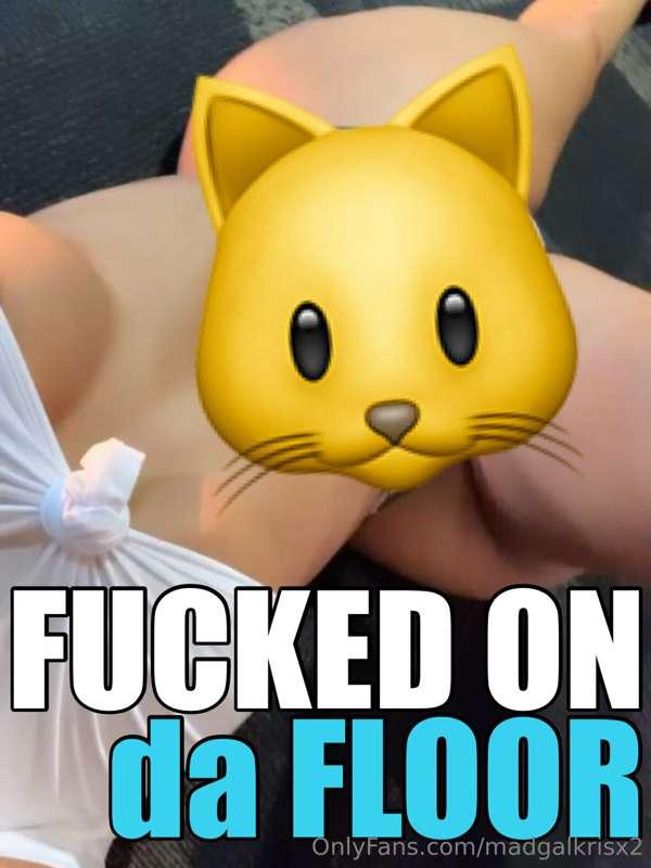 **SQUIRTING ALL OVER THE GROUND** 🐱💦 finger fucking my pussy..