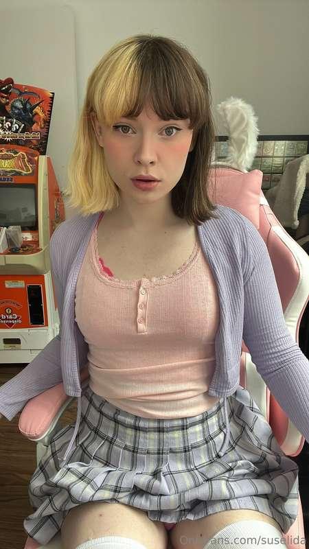 Start your week with me, your little freak 😋