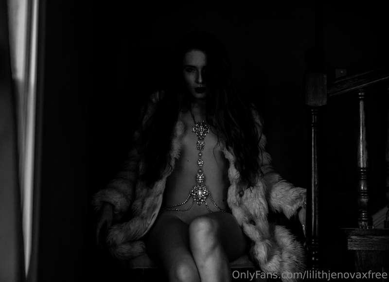 🖤✨

Photography by Naturally Boudoir
Chattanooga, Tennessee ..