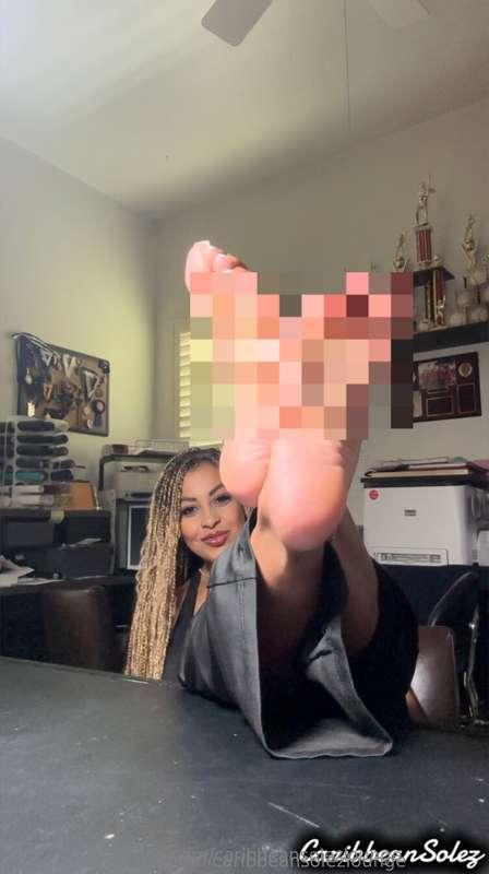 🦶 Reflex Tease: Part 1I slipped into the rhythm… and let my ..