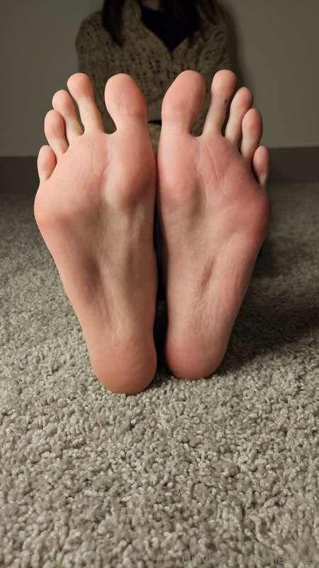 Perfect soles and my nails are back to natural 😊