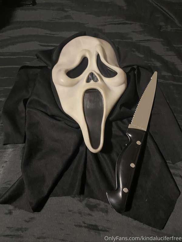 Will be posting spicy Halloween content later on @kindalucif..