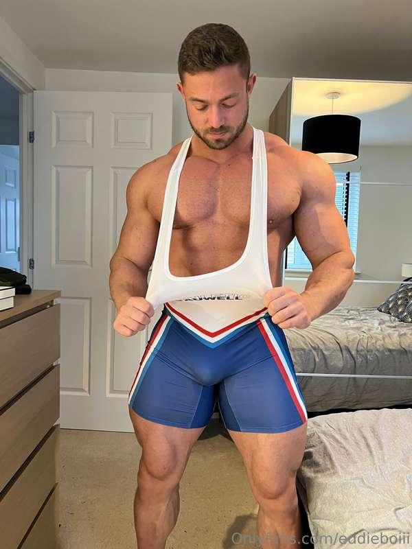 First time wearing a singlet, i like it 😳😈