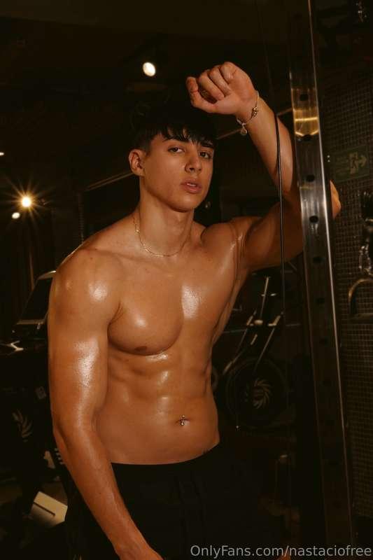 Do you like it when I'm all oiled up? 🥵