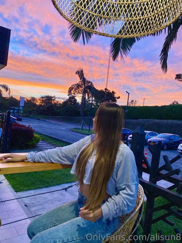 Paradise is getting closer to me, do you want to see it?🌃