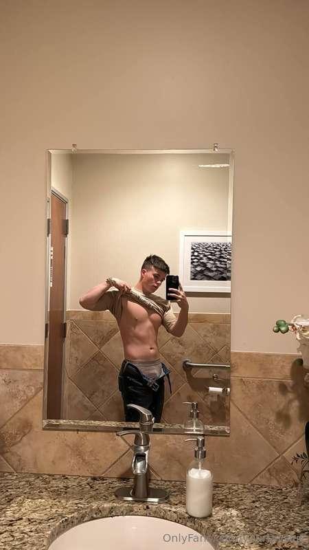 what if you saw me like that in a p8blic bathroom? 😳😳😳