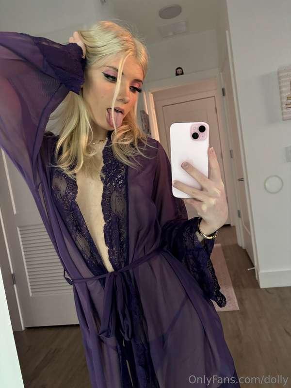Do you like kissing with a lot or a little tongue? 🤤