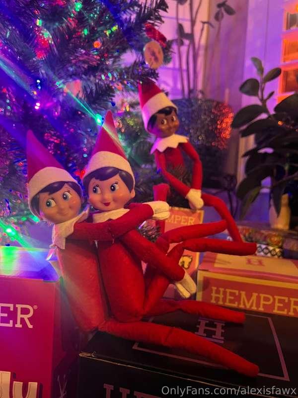 Good morning!!  Some hot throwback pics! My elves on the she..