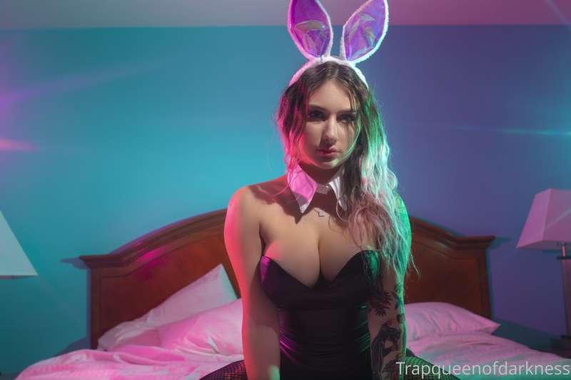 🐰 💐 in the spirit with @victorvon