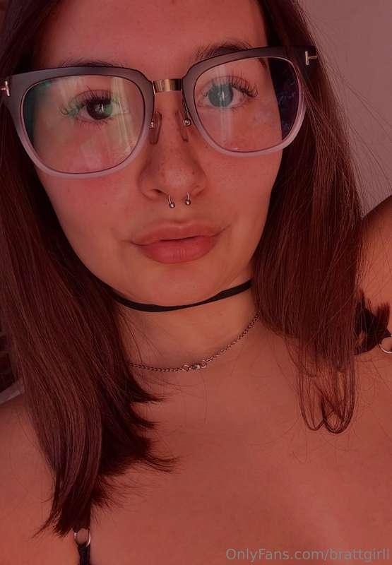 Just by looking at you you know you have to bow your loser h..