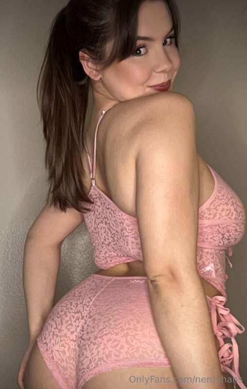 you're not gonna make me hold all this 🍑 by myself are you? ..