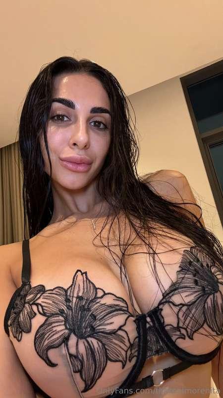 Secondo me questo completino è da togliere 👅In my opinion, t..