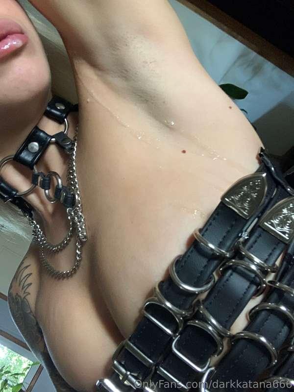 I want you to WORSHIP my armpits and enjoy them.... I want y..