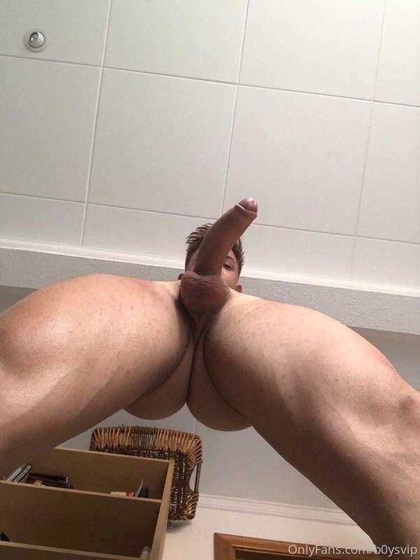 How good things look from ....... Down hereoooo😋🤪🍑🌽🍌💕 Que bi..