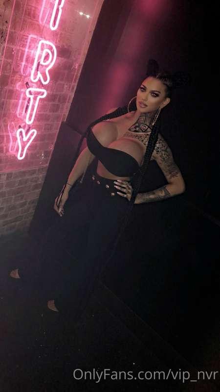 Somehow…. i’m HOT AS FUCK😜🫣🥵