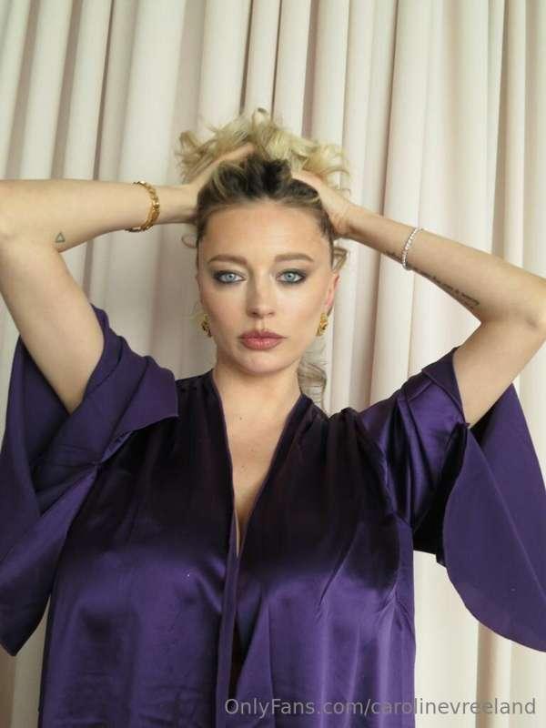 Check your DM for pictures where the robe opens ❤️