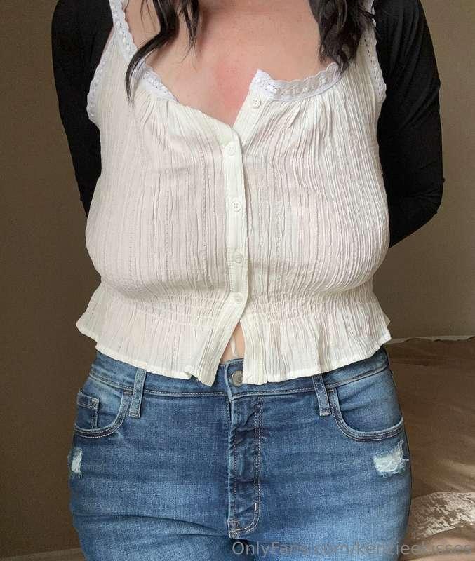 Unlock now to see the video of me teasing you down my shirt ..
