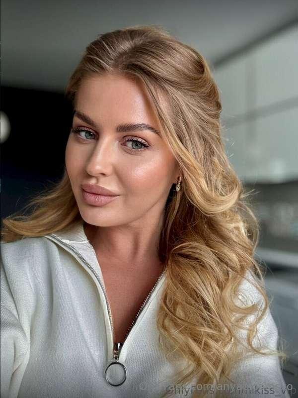 @nikiss_vip 🔥 𝐒𝐇𝐄 𝐖𝐎𝐑𝐊𝐒 𝐀𝐒 𝐀 𝐓𝐄𝐀𝐂𝐇𝐄𝐑 🔥IM LUSTFUL KITTY @niki..