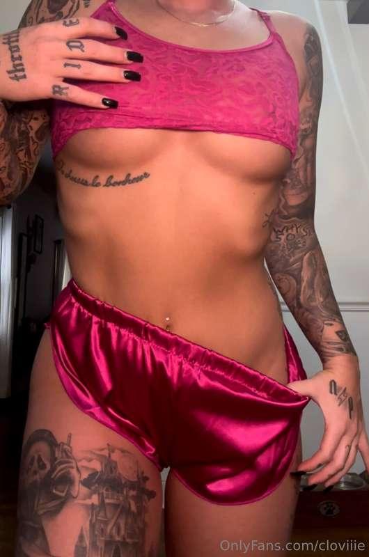 Goodmorning! Do you like my new comfy set? 💖