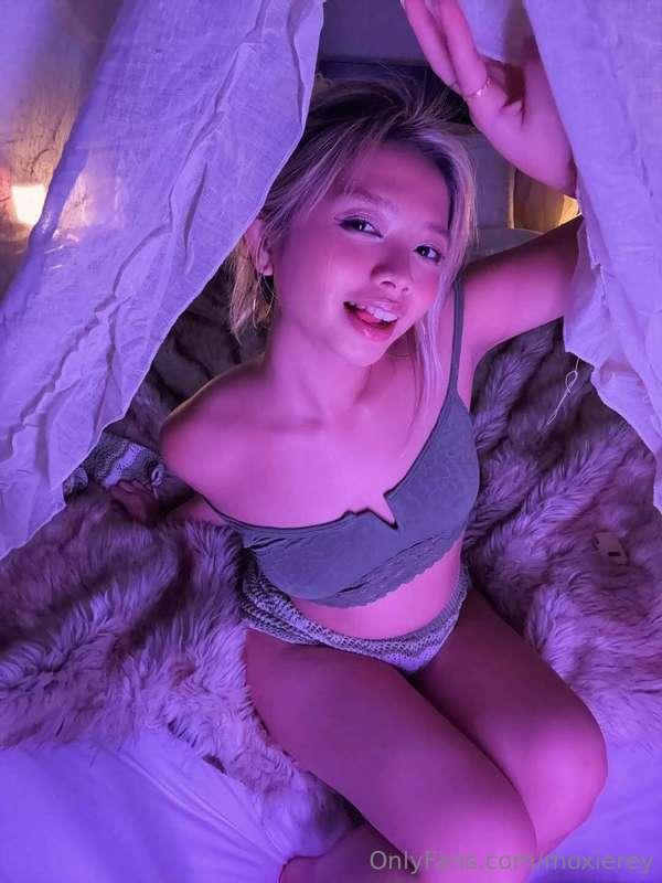 she's @ivoryxnight 🥵 are you following her yet? 🤤