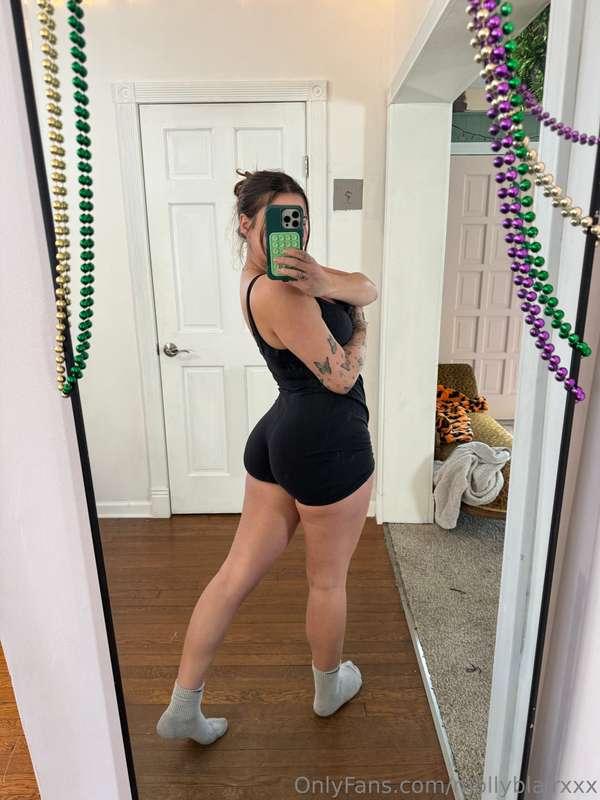 just giving you the best angles 🍑