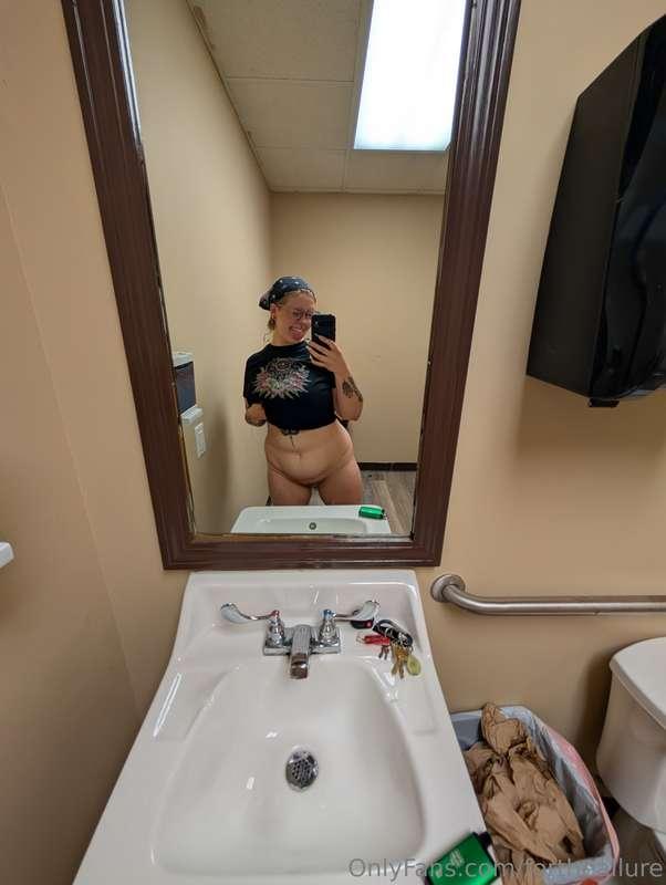 Bathroom bush 🤗