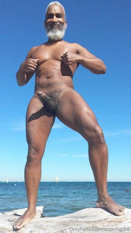 Titty Thursday!  #beard #musculardaddy #gay #feet #gaycruisi..