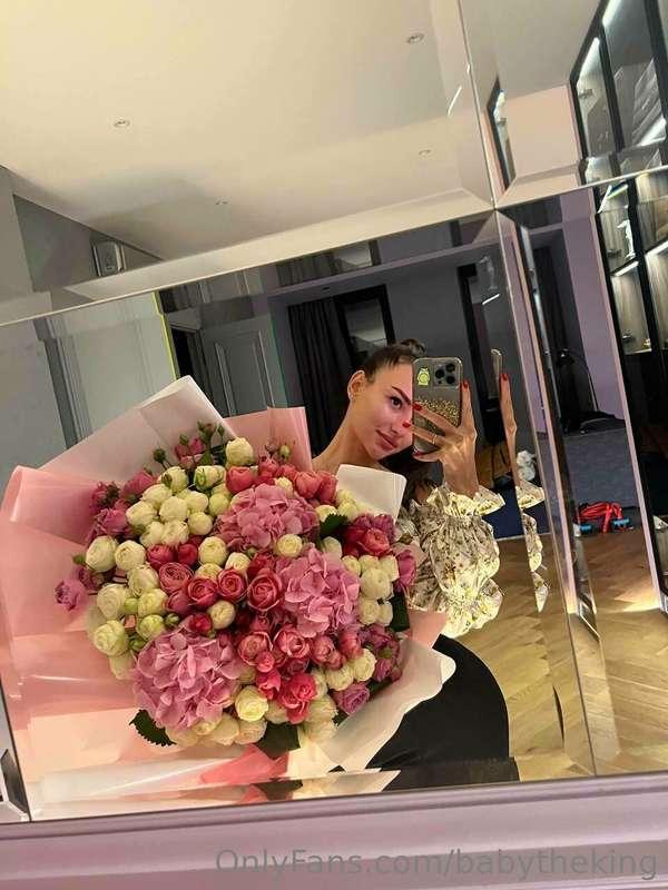Happy 8th of March. ✨🌹Who better than me to make my own part..