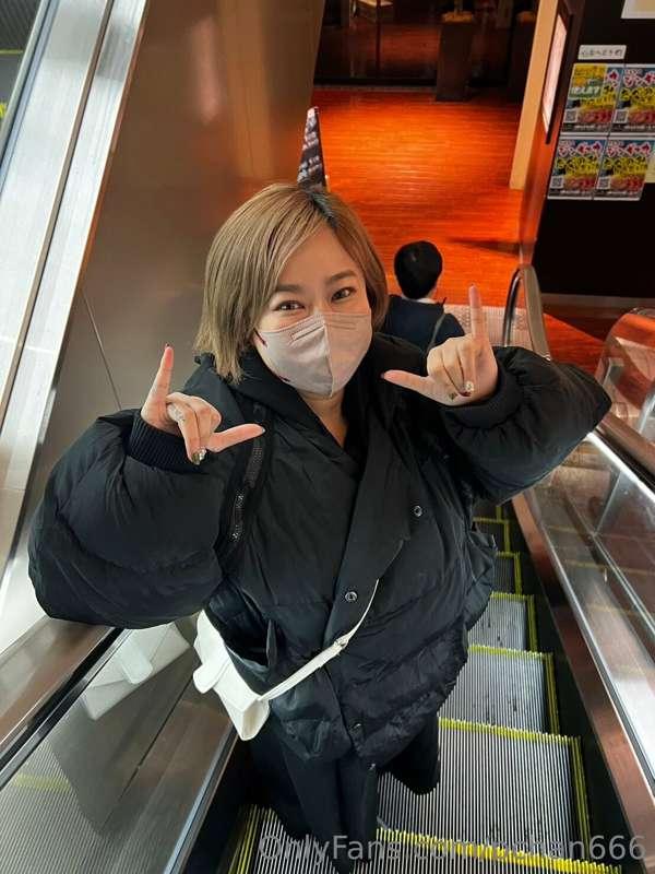 今年も一年ありがとうございました！
みんなのおかげで私は今年も生きていけました！また来年もよろしくお願いします！

Th..