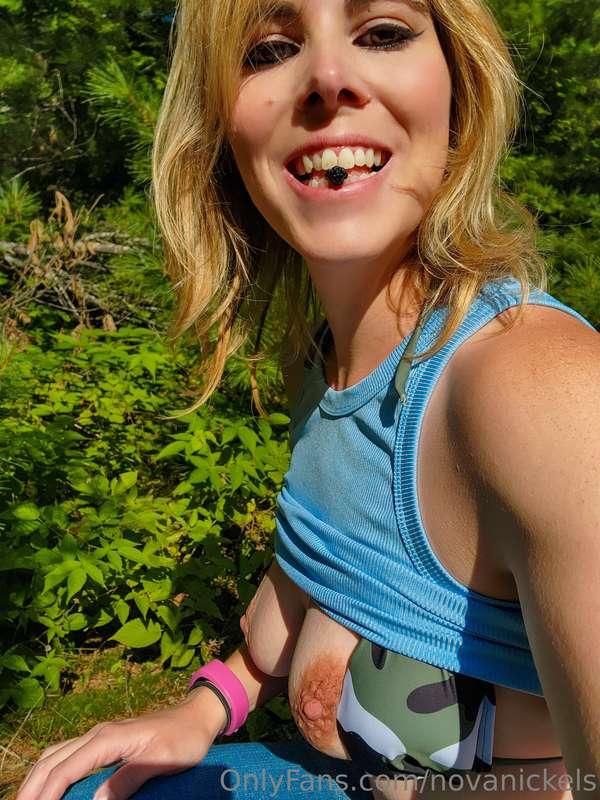 Wild blackberry snack time, my treat! BUT you gotta let me f..