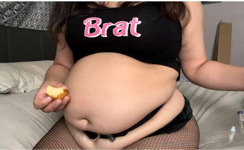 My latest outfit got me feeling like such a fatty 🥵