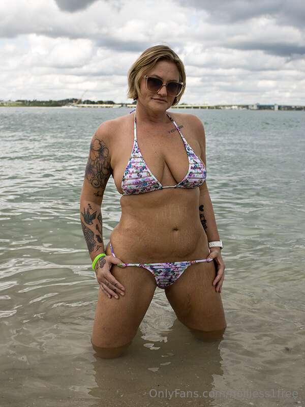 holliess1free image #4