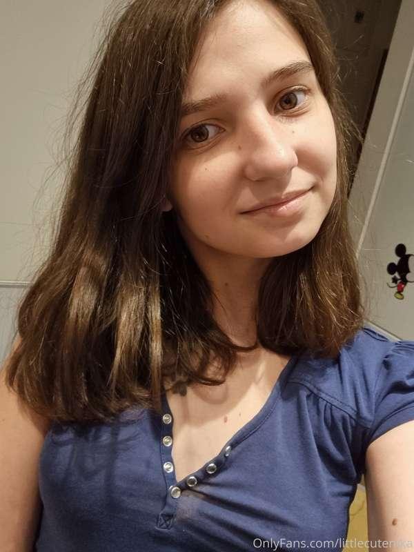 Few selfies and titty flash! 😍