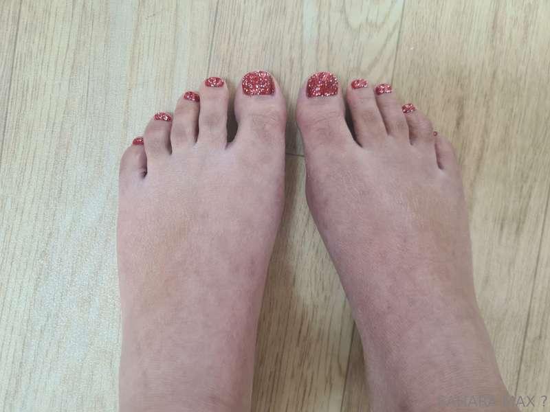Freshly painted toenails 😁