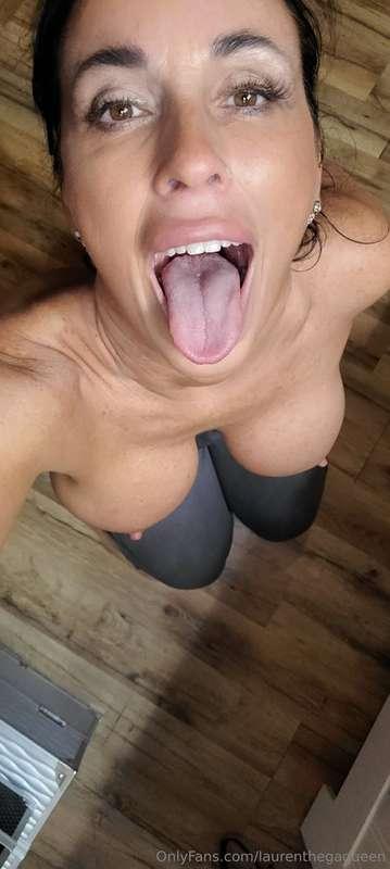 Please put it in my mouth?😈 I want to taste it🍆