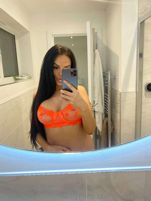 Do you want to squeeze my oranges 🍊🍊?😘