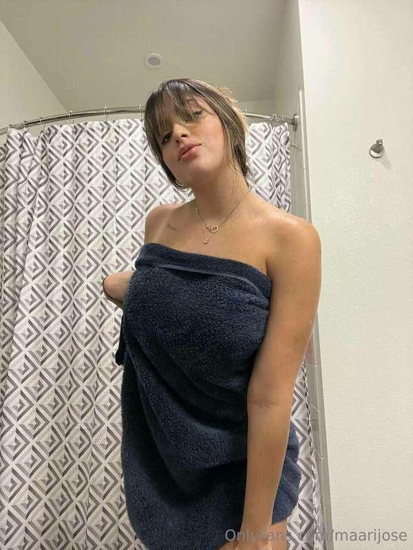 10 likes to drop my towel 😳🤤