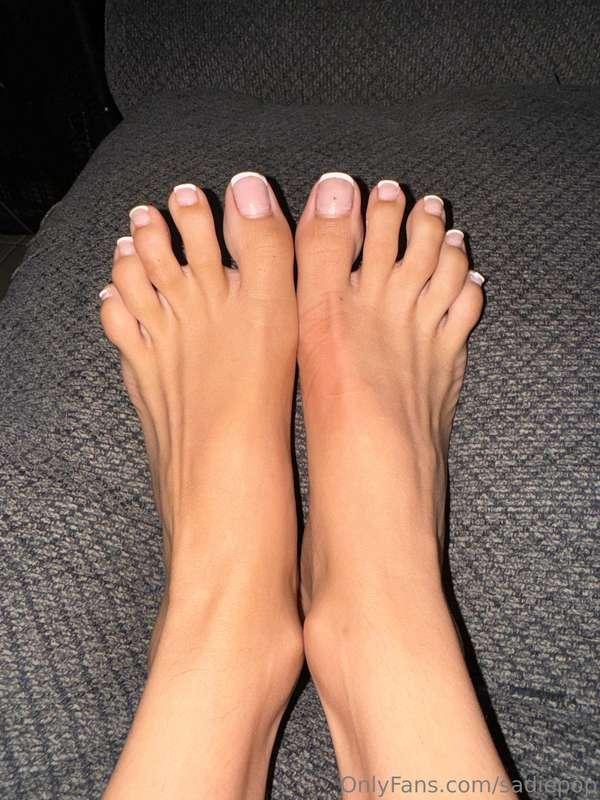 Toes #feetpics #soles #feetpics #bigfeet #longfeet #tantoes ..