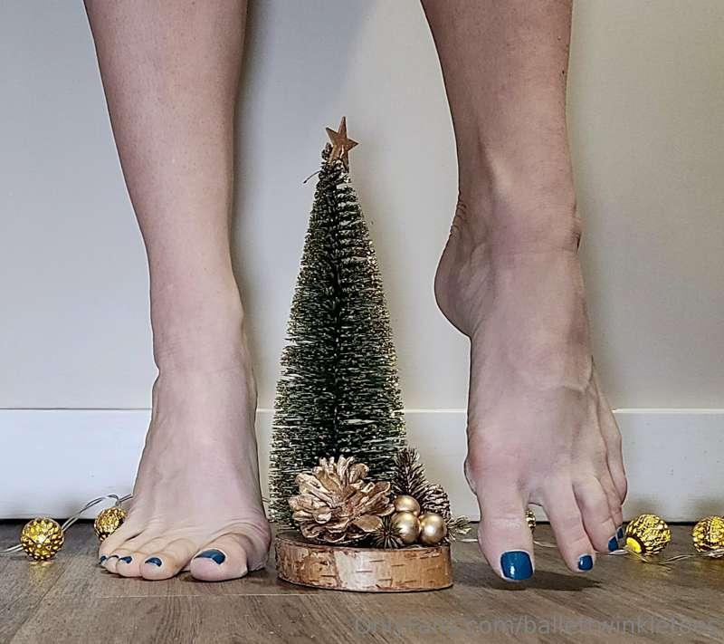 Starting to decorate my house 👣😊🎄