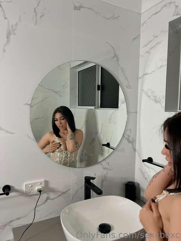 Lookin at you lookin at me