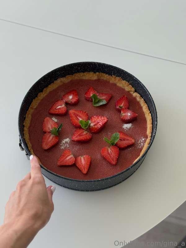 Made this cake with love (and lots of berries 🍓)Healthy? Not..