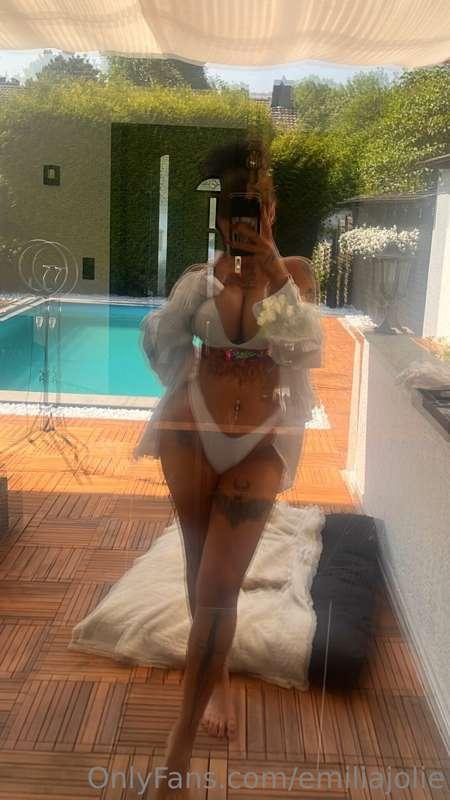 had a great dayyy at the pool today 😇 nothing beats enjoying..
