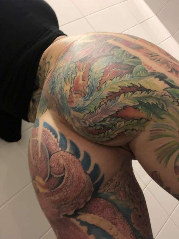 Took some naughty pictures in the airport bathroom 🙊😈