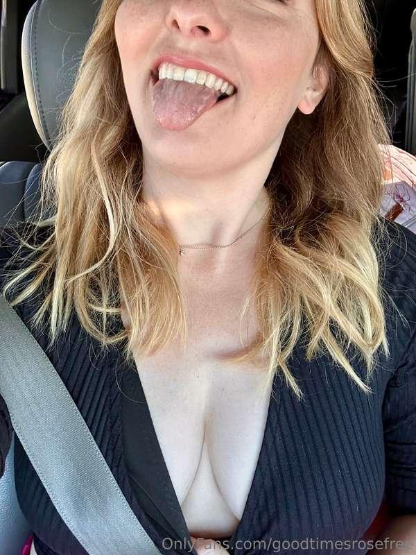 Morning commute tease.. do you like the view? 👅