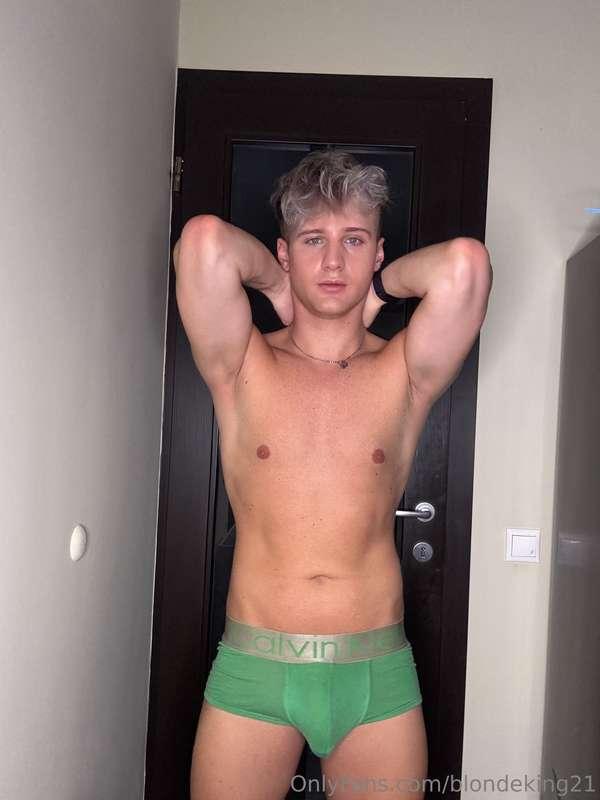 Green underwear, red-hot intentions 🔥💚
